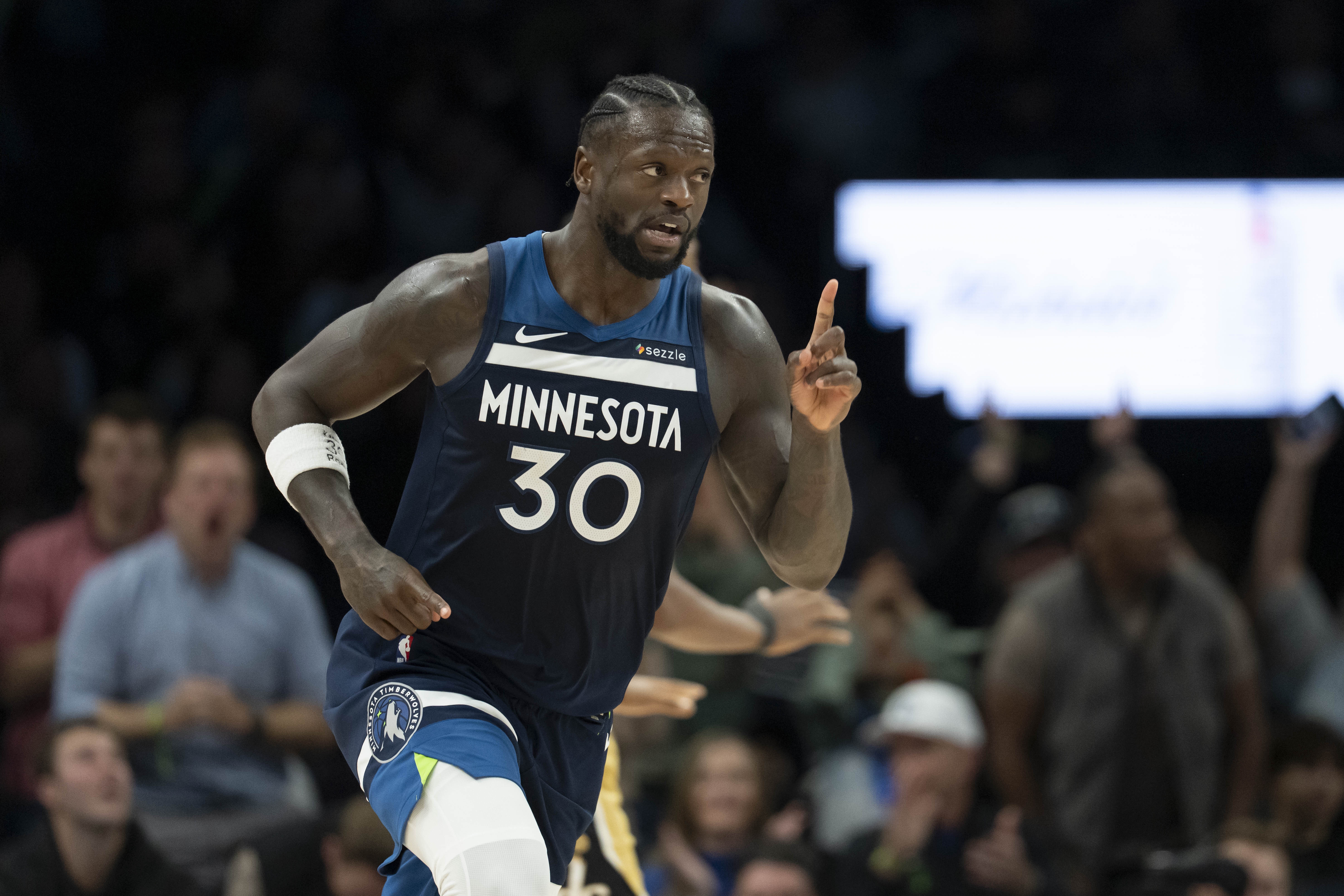 开云体育官网-扛着球队前进！兰德尔第三节8中6高效砍下17分1板1助